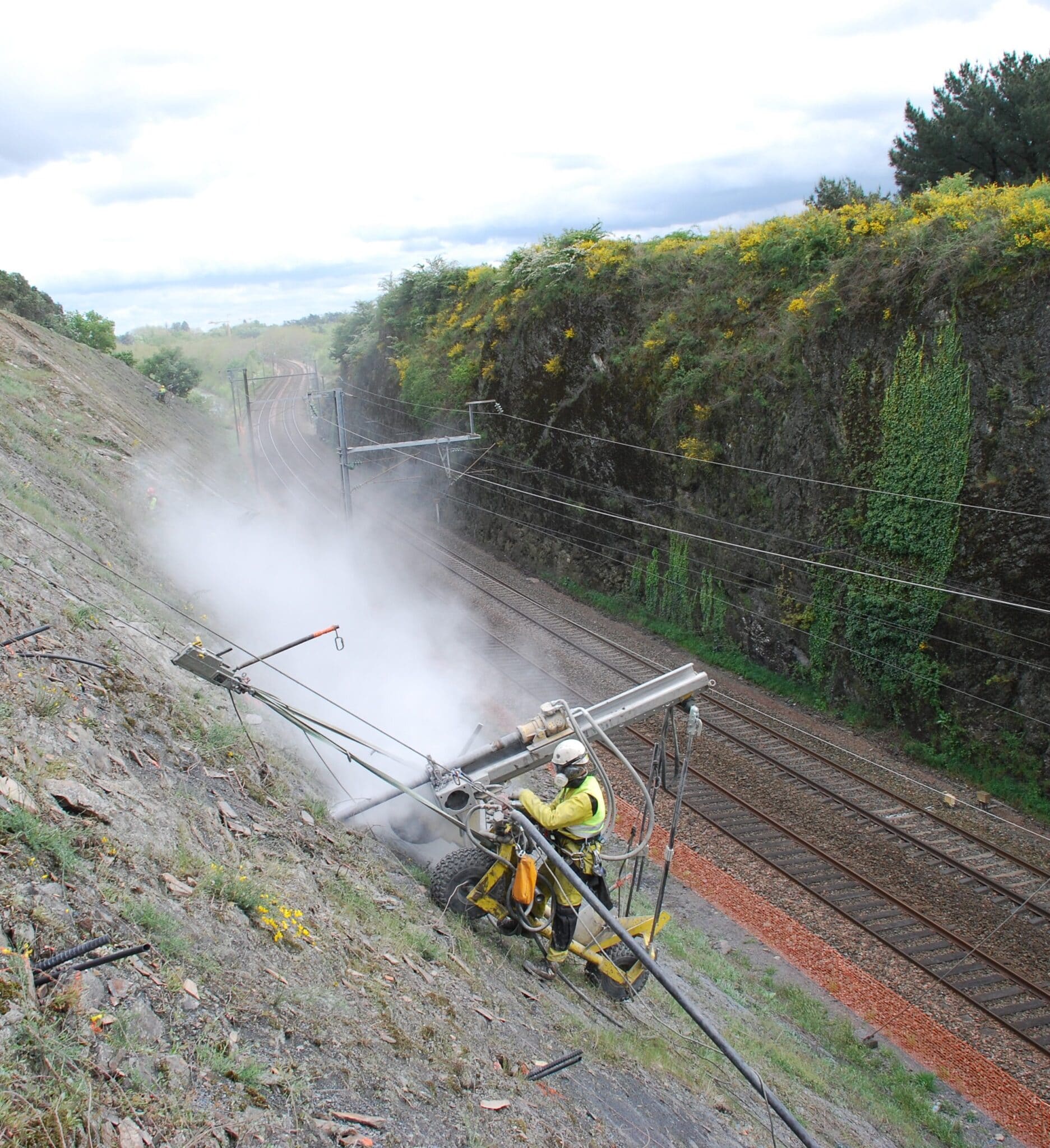 Confortement Tranchée Rocheuse SNCF Bouchemaine (49) Travaux Accès Difficiles